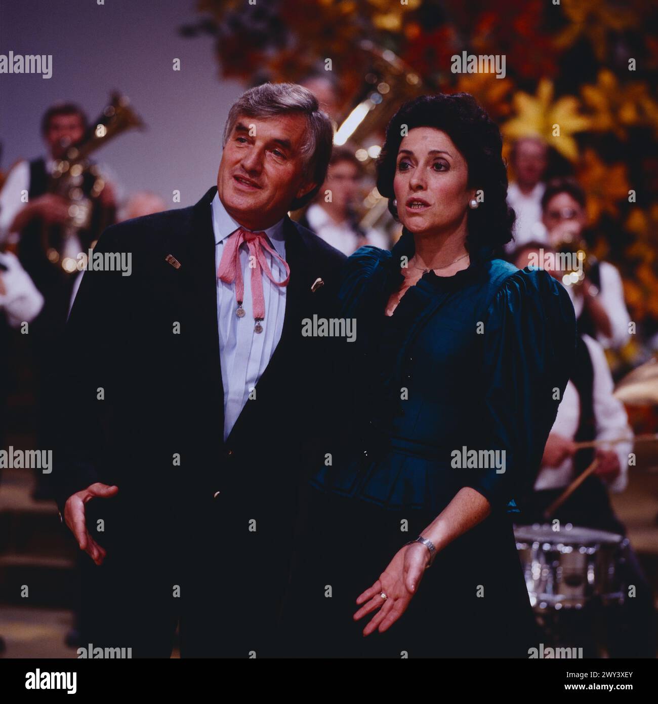 Lieder, die von Herzen kommen, ZDF Volksmusik- und Schlager-Sendung, Deutschland, 1988, Bild: Gesangsduo Hansl Krönauer und Lydia Huber Stock Photo