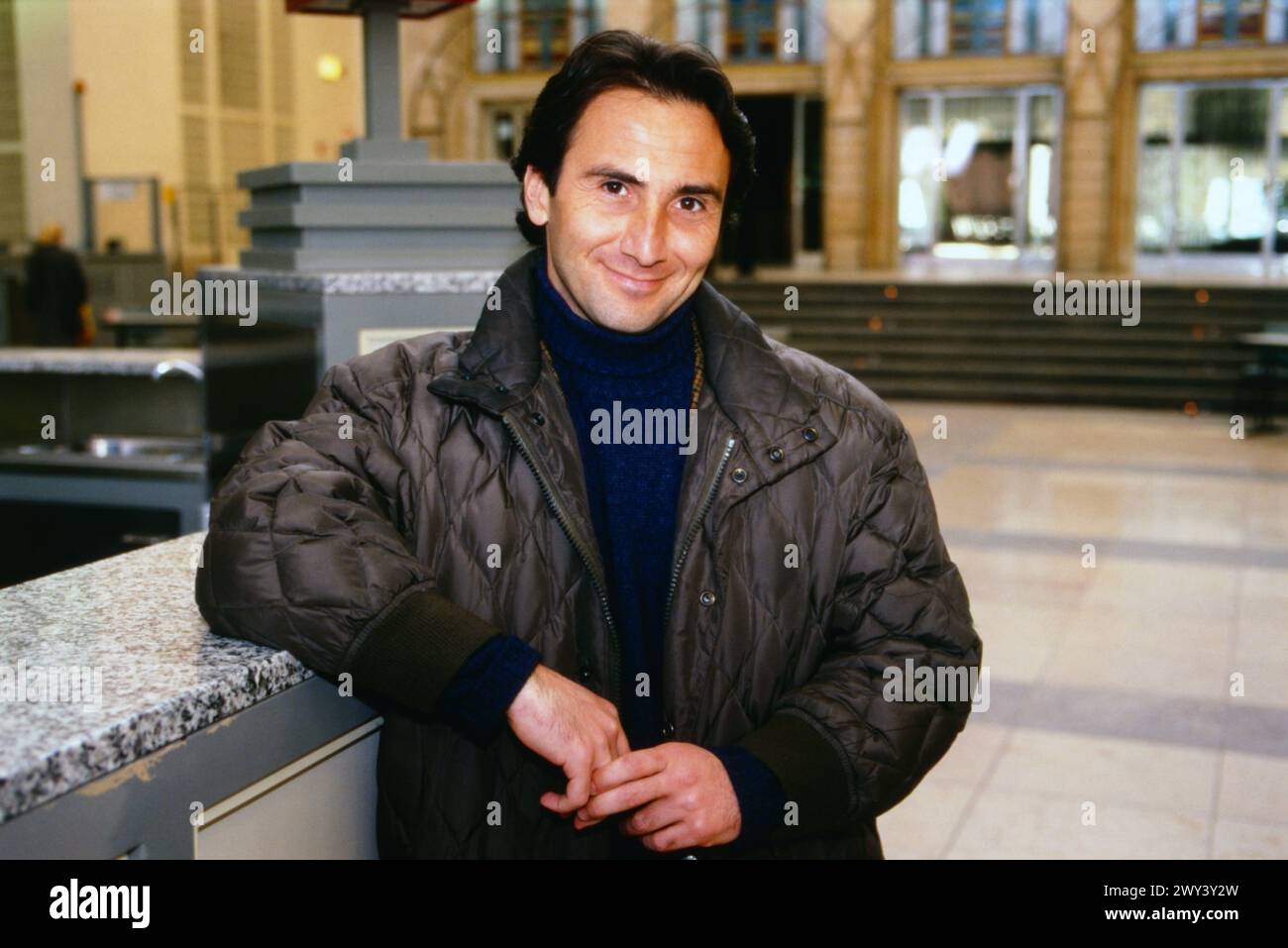 Bruno Maccallini, italienischer Theaterschauspieler, wurde 1992 bekannt in der Nescafe Werbung als 'Cappuccino-Mann“ mit dem Spruch: „Isch ’abe gar keine Auto, Signorina“ (Zitat) Stock Photo