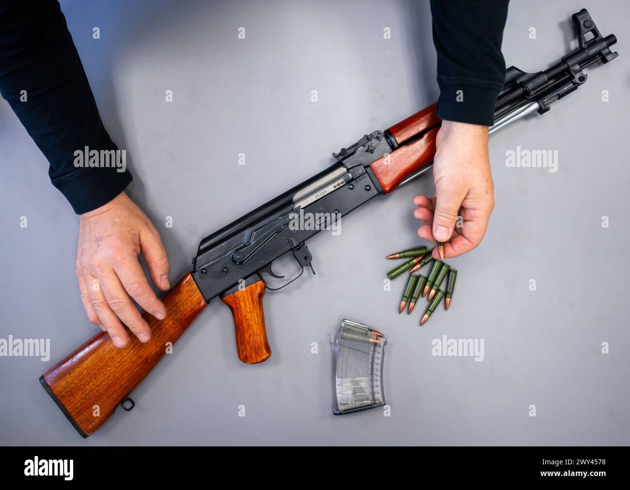 Ak 47 ammunition hi-res stock photography and images - Page 7 - Alamy, image size:1300x1012