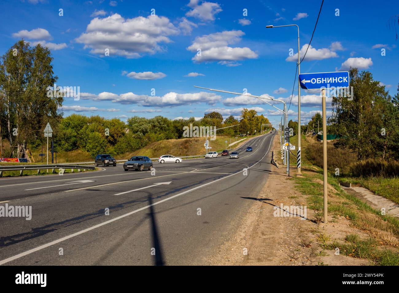 Dobroe, Russia - September 2018: Highway A130 (Varshavka) near the village of Dobroe, Kaluzhskiy region. Turn to Obninsk Stock Photo