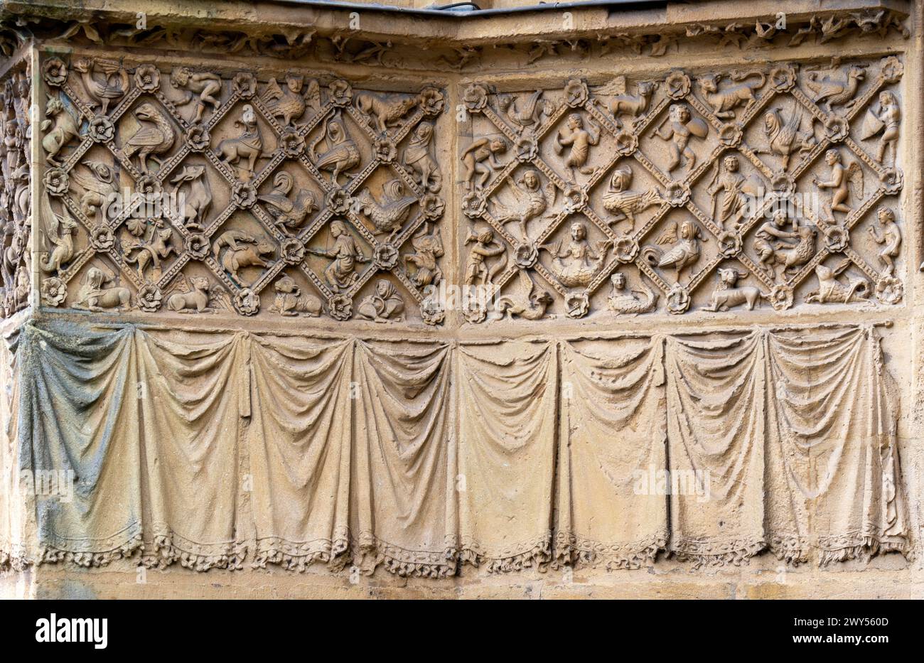 Metz, Kathedrale Saint-Étienne, Reliefs an der Nordseite, Bestiarium Stock Photo