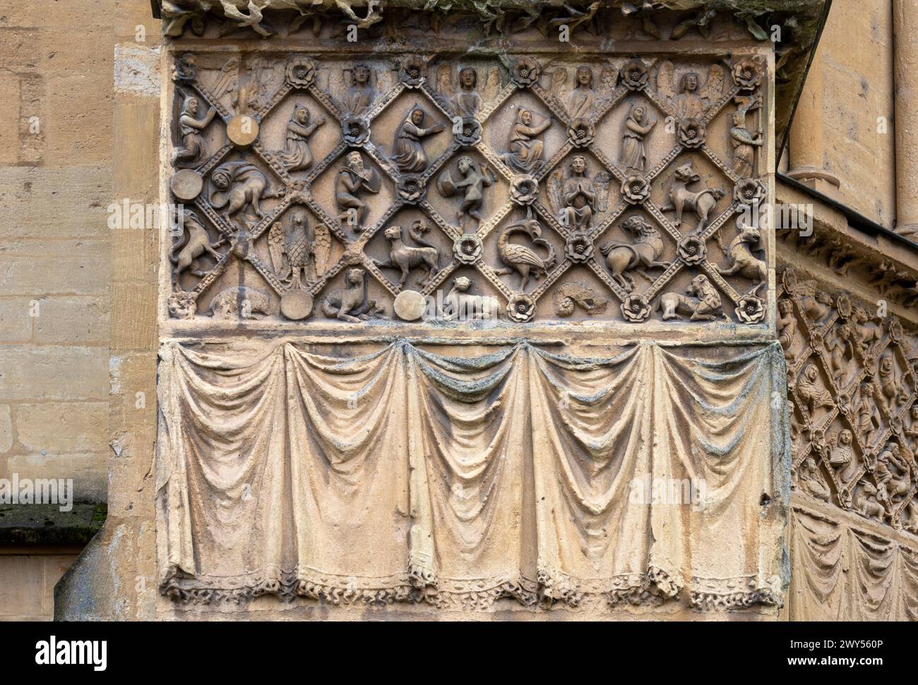 Metz, Kathedrale Saint-Étienne, Reliefs an der Nordseite, Bestiarium, Le bestiaire de Thèbes Stock Photo