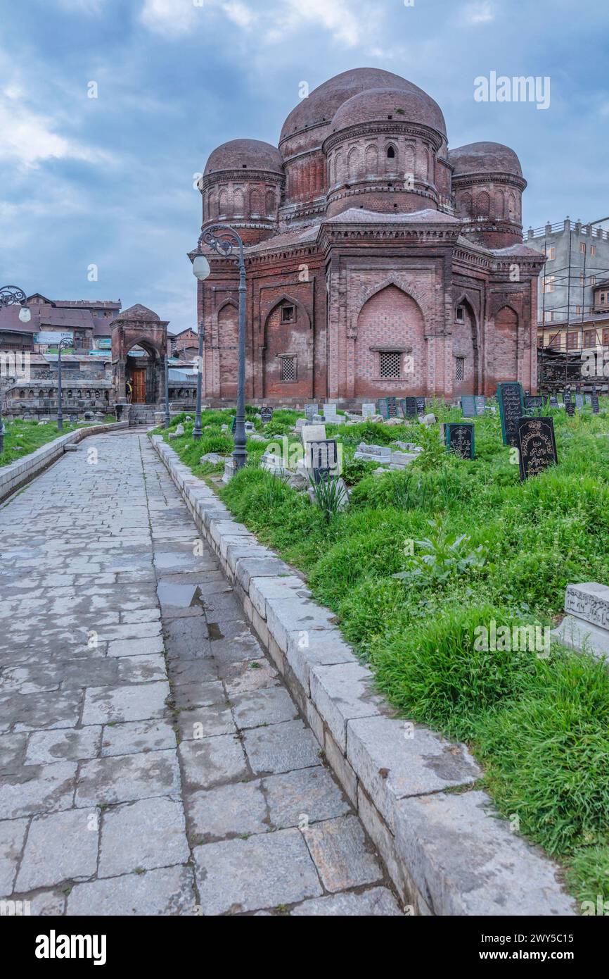 Tomb of the Mother of Akbar of Kashmir, Zain-Ul-Abidin, 1470, Srinagar, Kashmir, India Stock Photo
