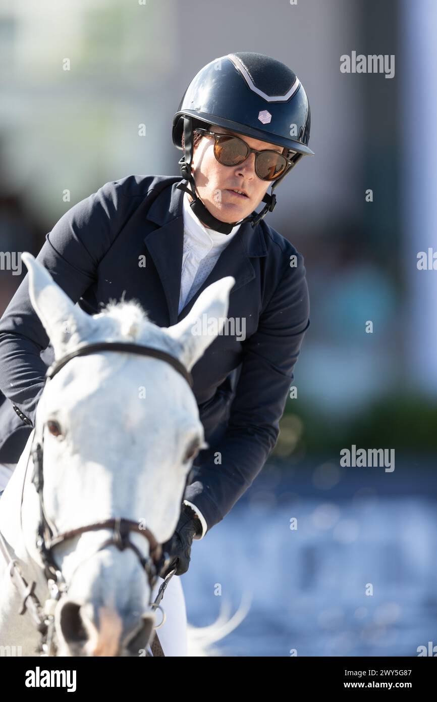 Miami Beach, USA - April 3, 2024. Mallory Vale of the USA and riding Gray's Inn competes during the 1.40 Speed Class at Longines GCL Miami. Stock Photo