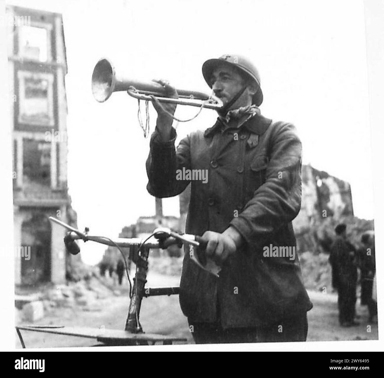 THE ADVANCE THROUGH FLERS - The Town Crier of Flers. , British Army ...