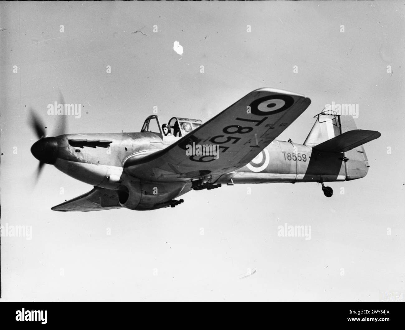 AIRCRAFT OF THE ROYAL AIR FORCE 1939-1945: MILES M.9B/M.19 MASTER. - Master Mark 1A, T8559, in flight while being tested at the Aeroplane and Armament Experimental Establishment. The aircraft later served with No. 9 (Pilots) Advanced Flying Unit at Errol, Perthshire. , Royal Air Force, Aeroplane and Armament Experimental Establishment, Royal Air Force, Wing, 901 Stock Photo