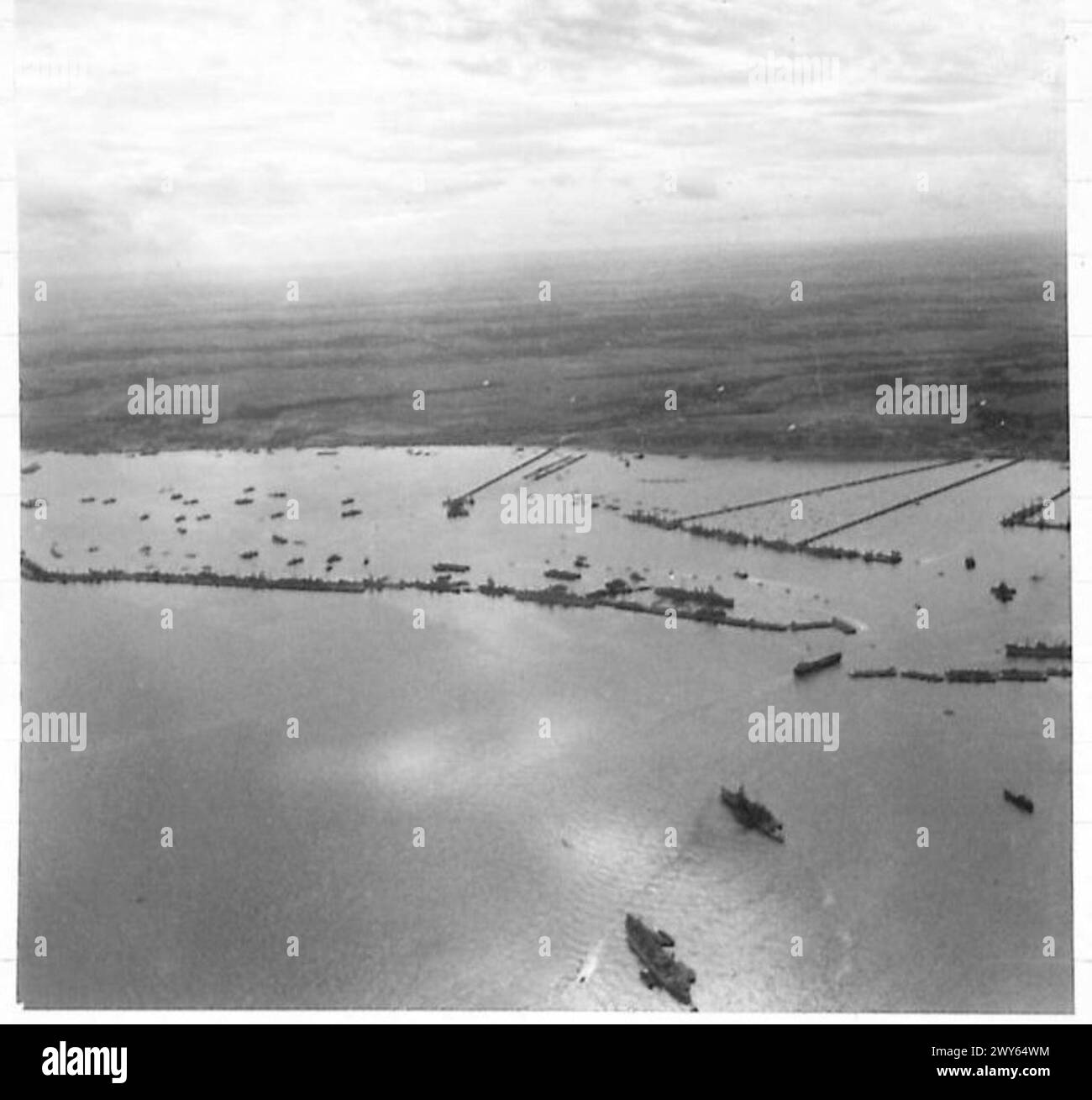 THE BRITISH ARMY IN NORTH-WEST EUROPE 1944-1946 - Aerial photographs of Mulberry B arromanches , British Army, 21st Army Group Stock Photo