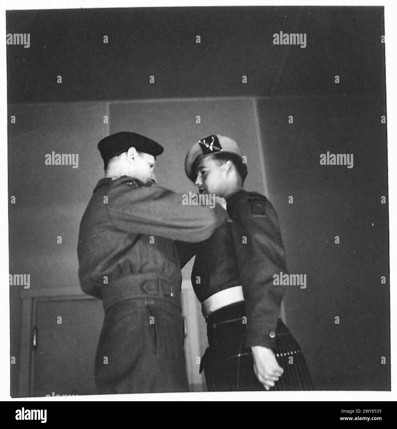 51ST HIGHLAND DIVISION INVESTITURE - Captain A.Donaldson, 2 Seaforth ...