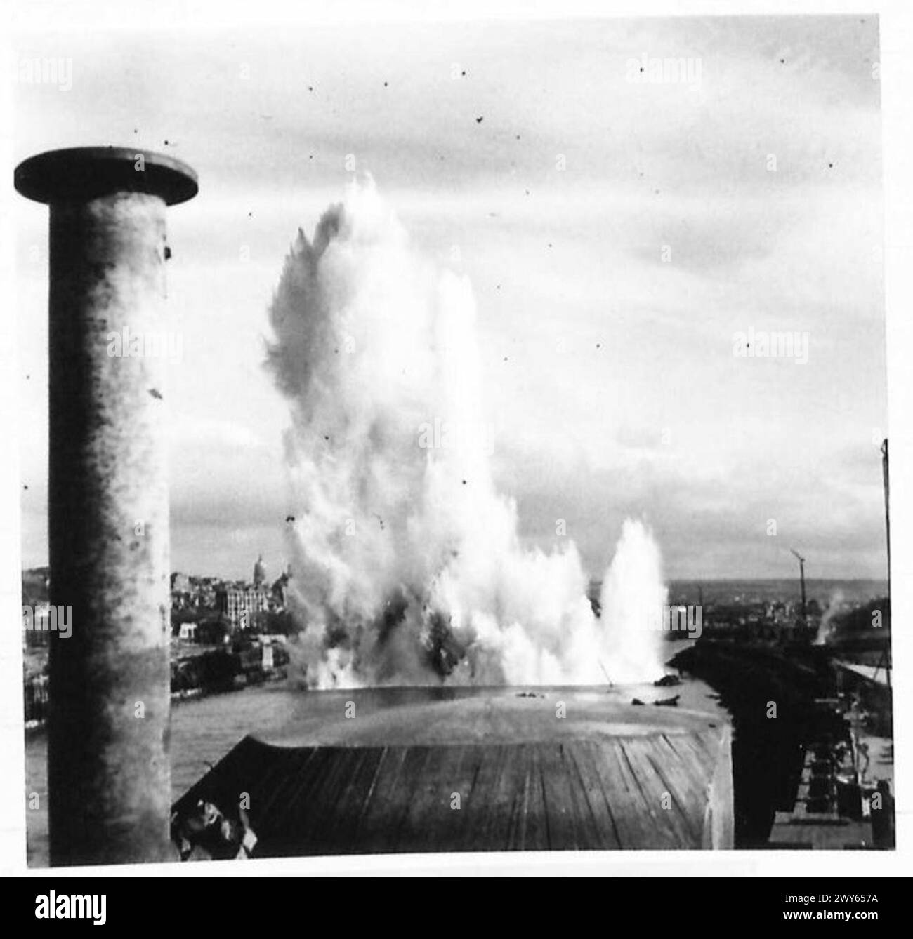Depth charges hi-res stock photography and images - Alamy
