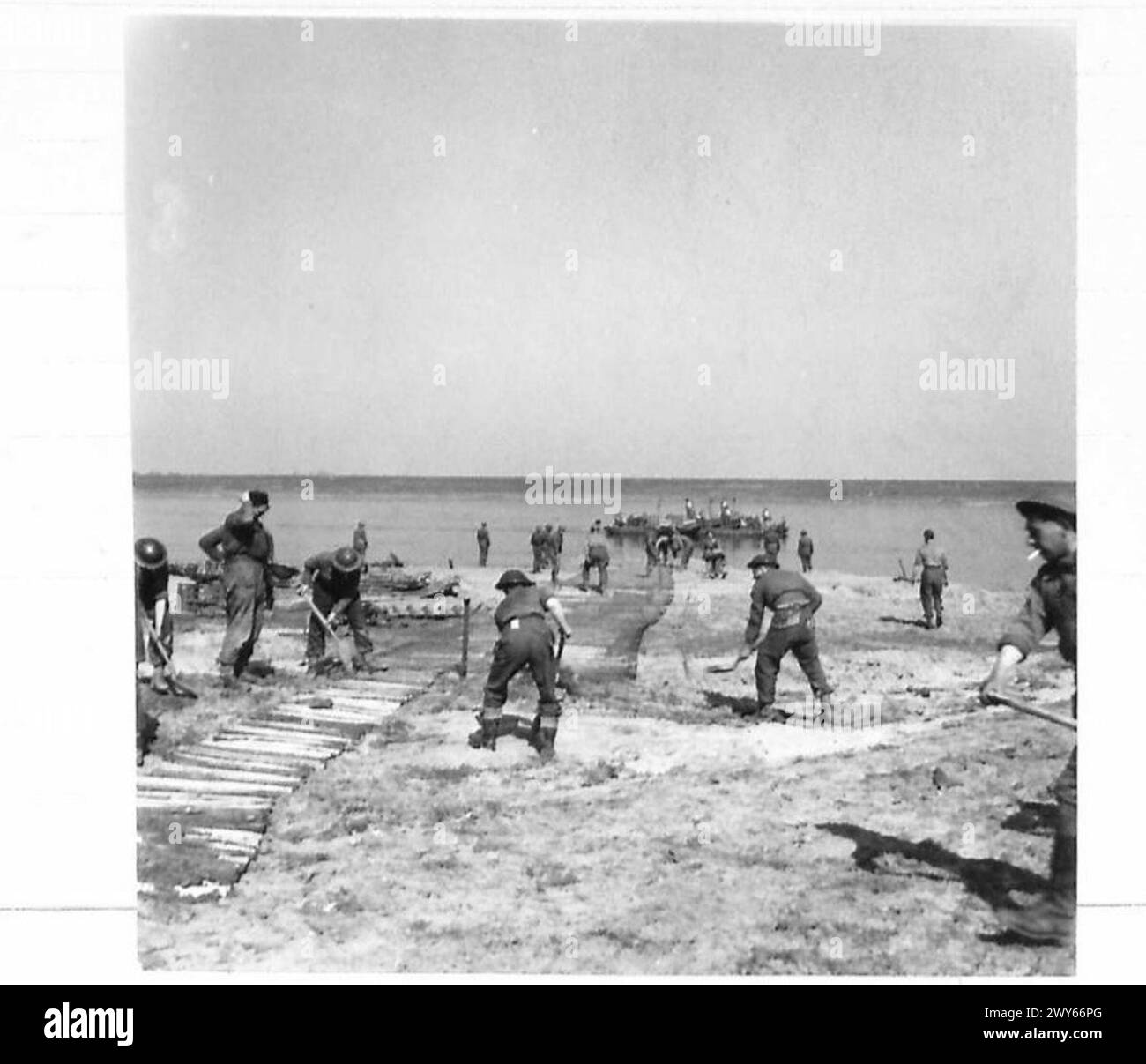 British Army troops construct temporary approaches to rafts for ...