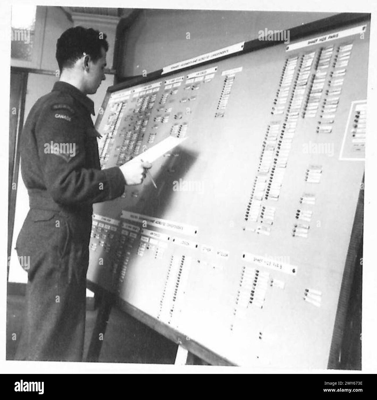 'HOTEL SCRIBE' - In the 'Joint Ops' room - the list of war correspondents and their movements is constantly checked , British Army, 21st Army Group Stock Photo
