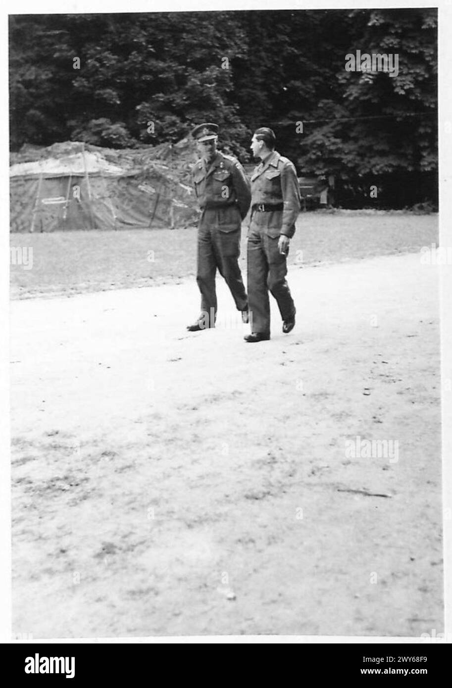 LT.GEN. SIR M. DEMPSEY AND LT. GEN. C. G. SIMONDS - Lieut.-General Sir ...