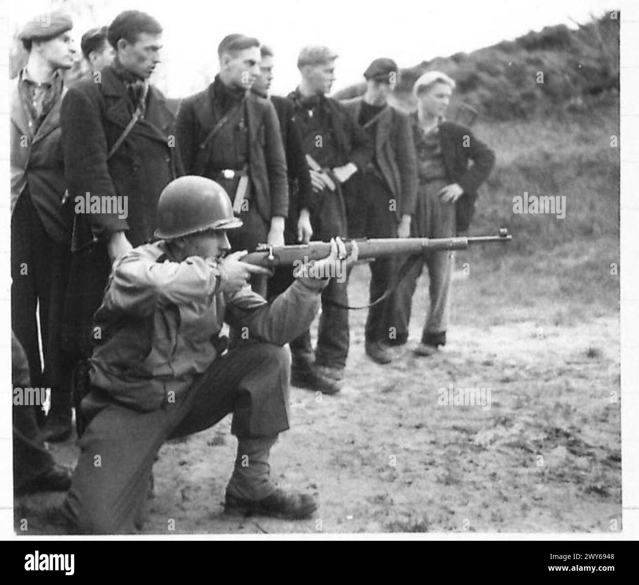 DUTCH UNDERGROUND MOVEMENT JOINS THE BRITISH ARMY - Learning the