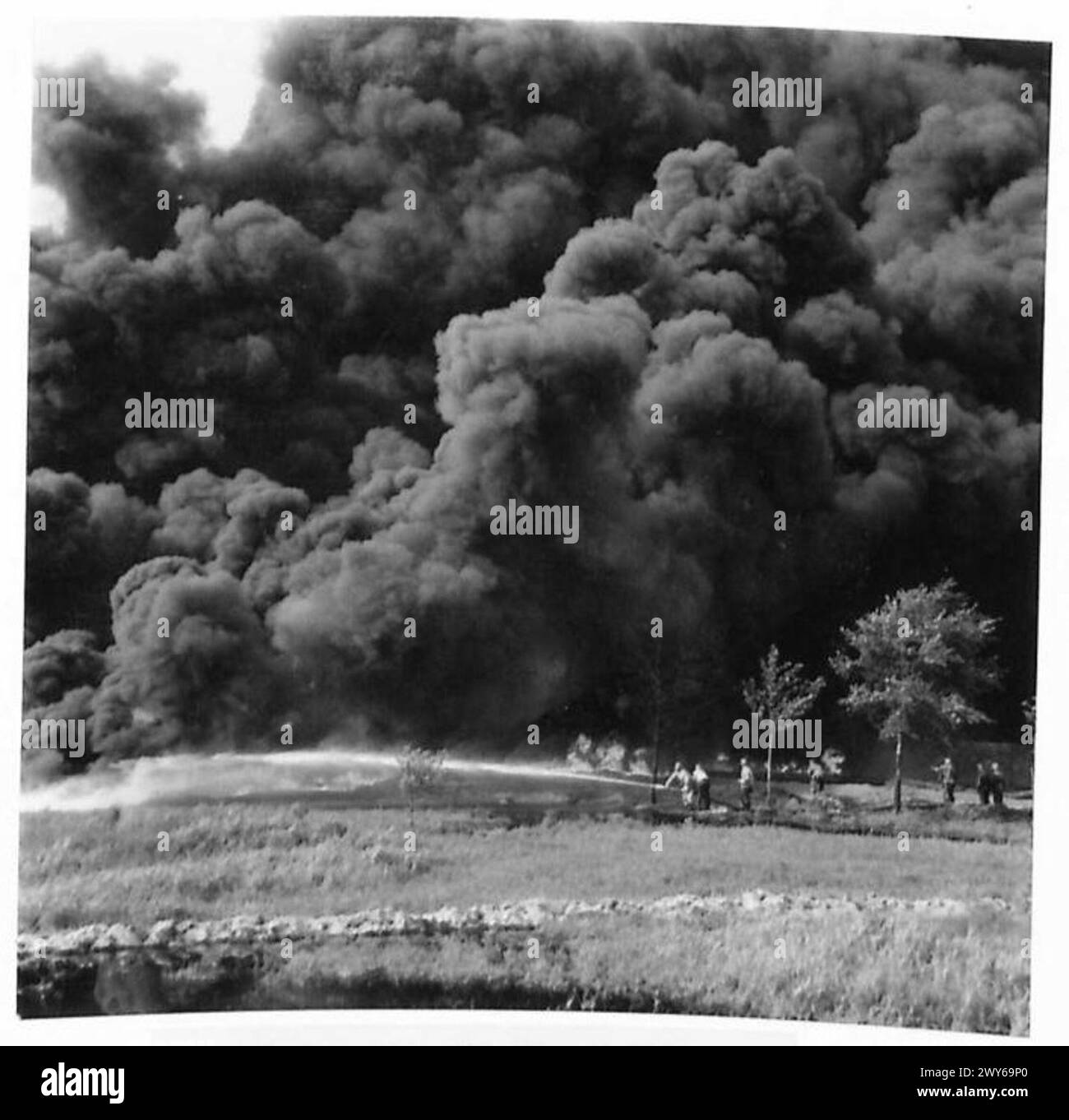 Enormous Black and White Stock Photos & Images - Alamy