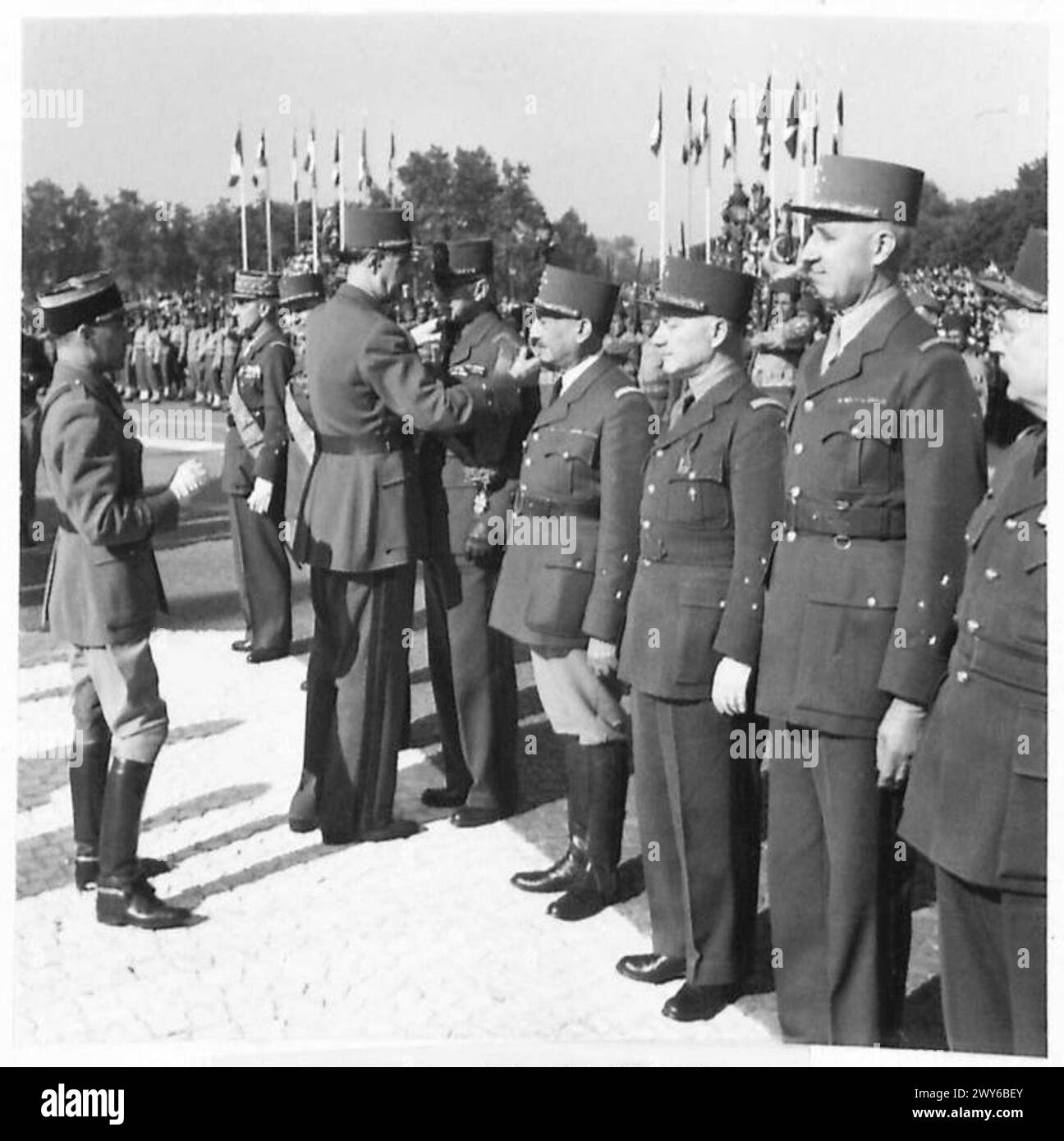 PARIS PARADE - General de Gaulle decorating officers of the French army ...