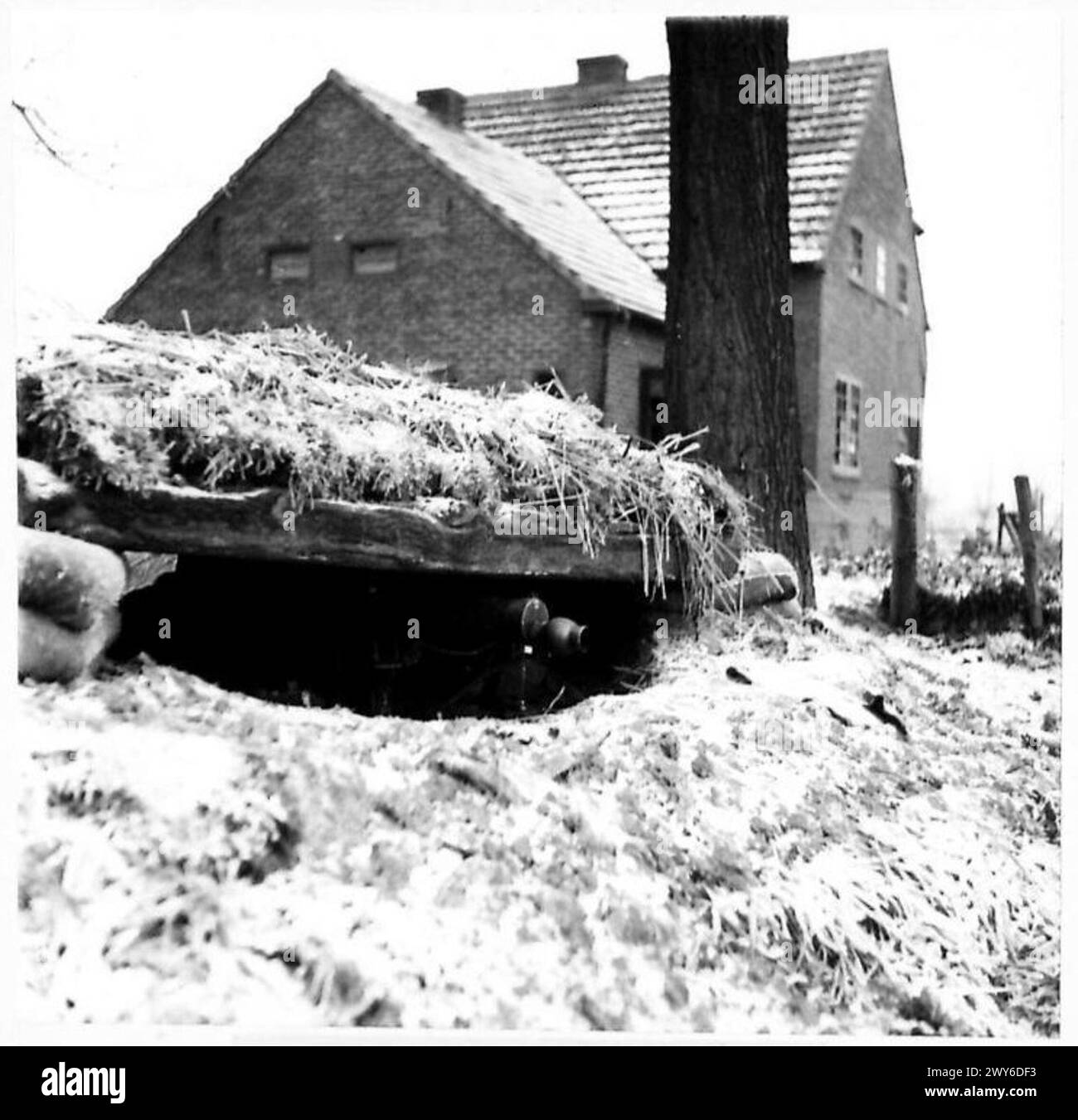 MISCELLANEOUS - A Vickers machine-gun post of the 11 Batt. Rifle Bde on ...