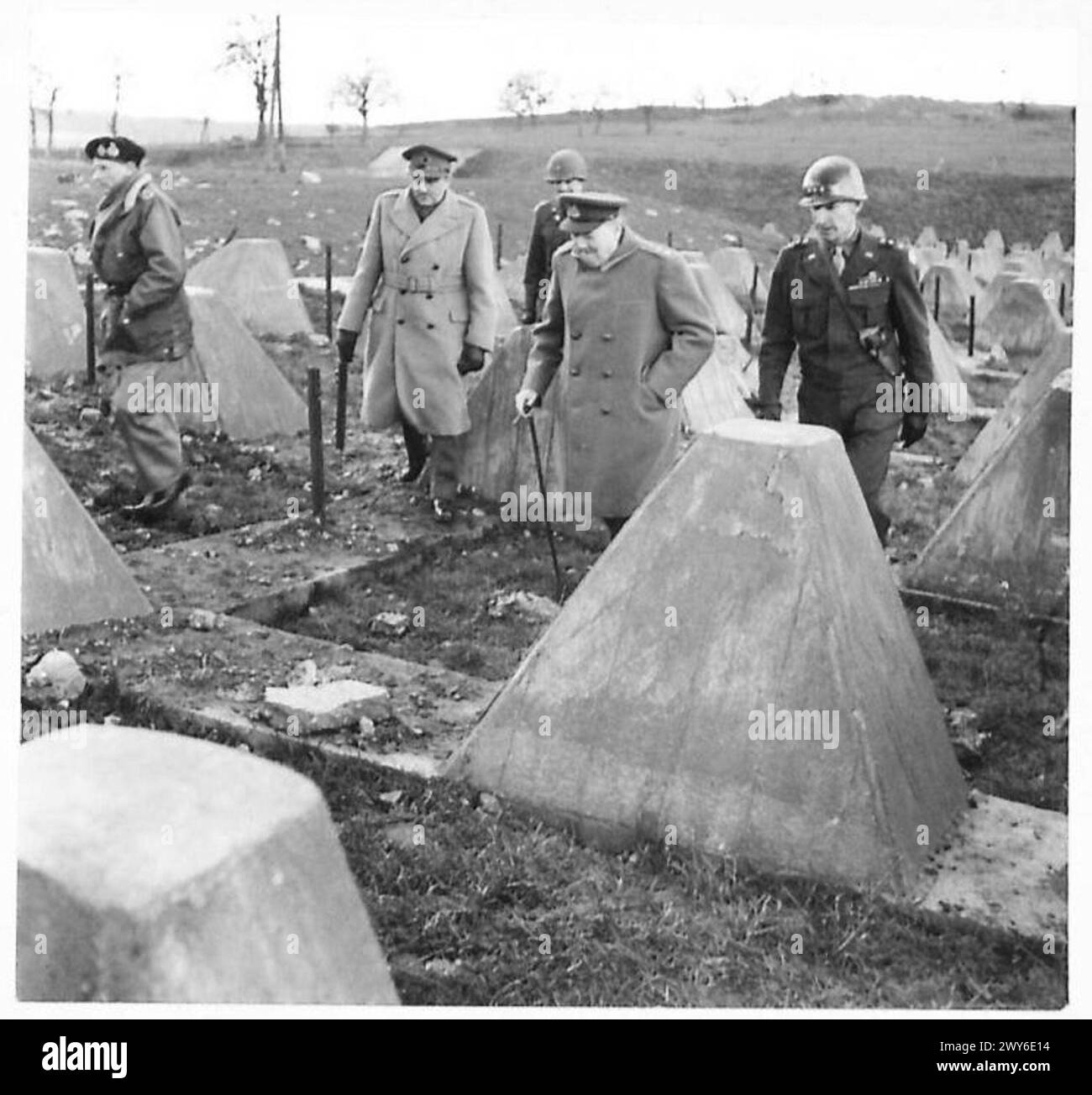 PRIME MINISTER VISITS THE WESTERN FRONT - The Prime Minister with Gen