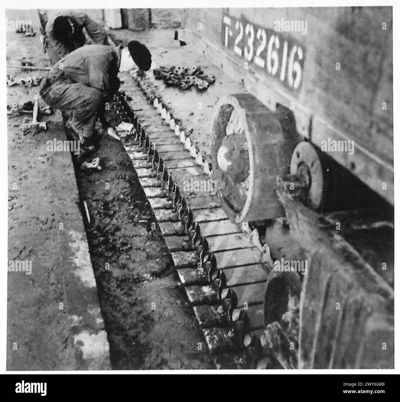 TANK TRACKS - Men of the Guards Armoured Bds fitting the shoes to the tracks. , British Army, 21st Army Group Stock Photo