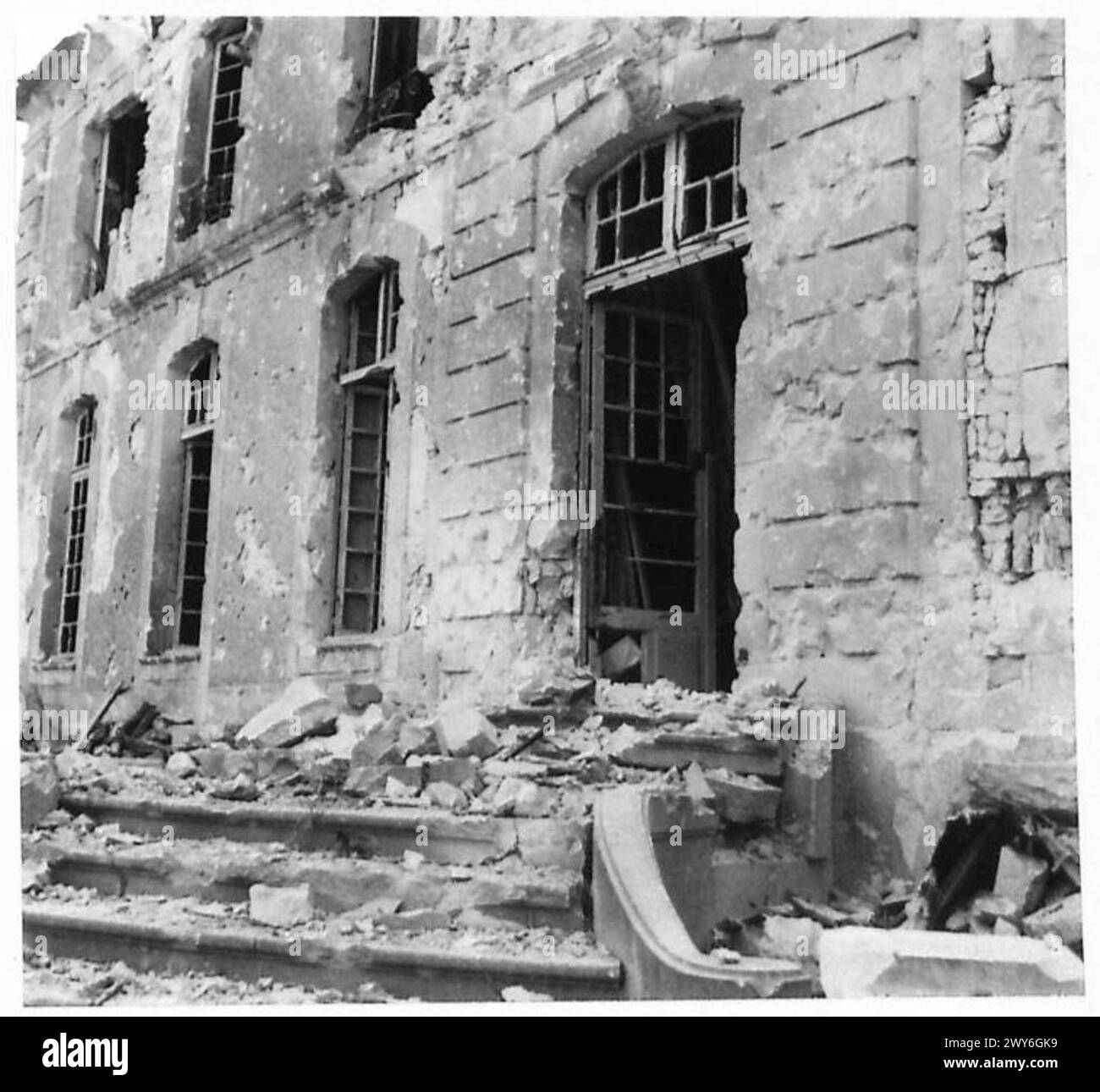 LE CHATEAU AT GARCELLES SECQUEVILLE The front terrace approach to