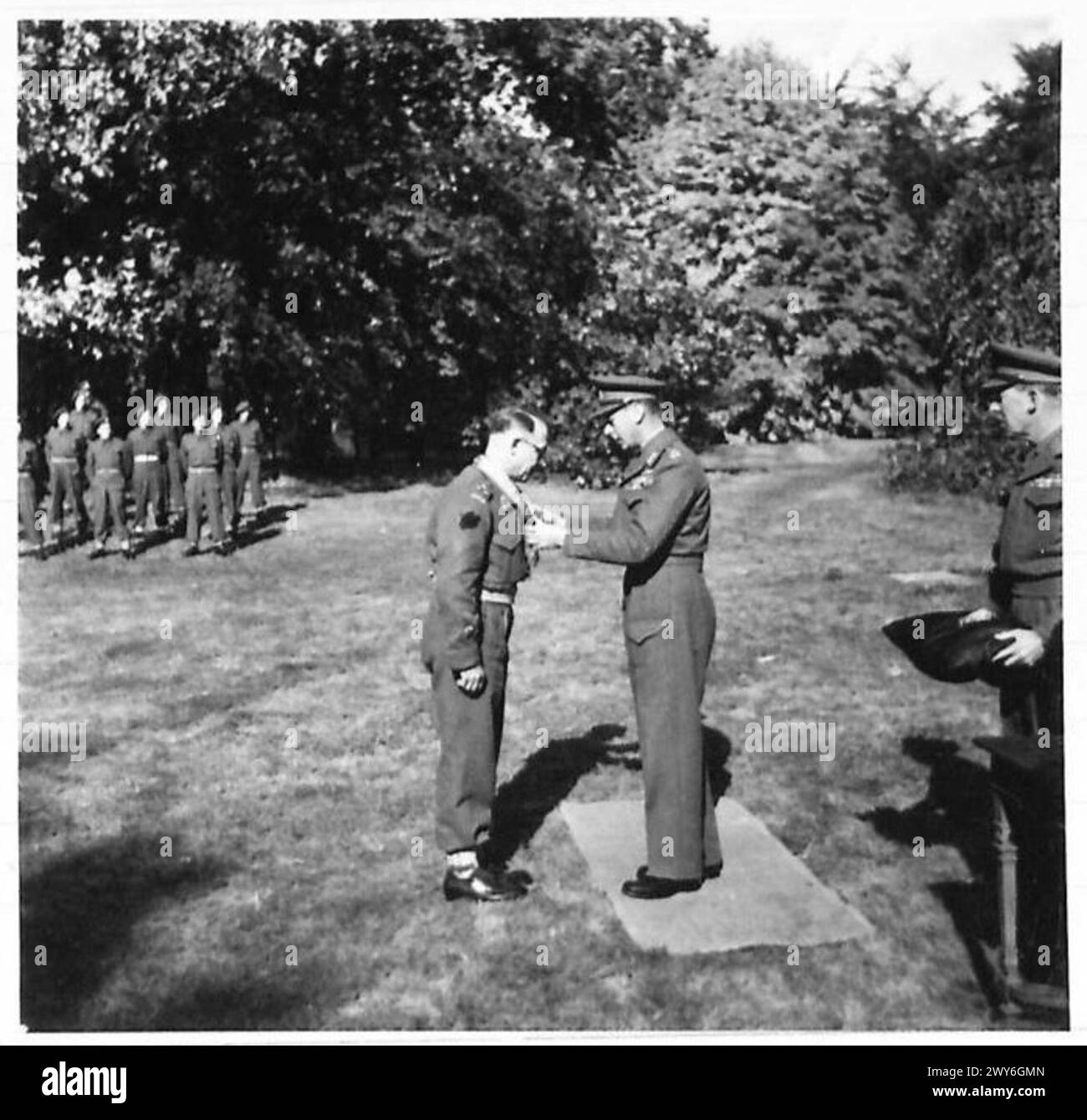 HIS MAJESTY THE KING VISITS HIS TROOPS. - Brig. H.U.D. Laing, C.B.E. of Halifax, N.S., , British Army, 21st Army Group Stock Photo