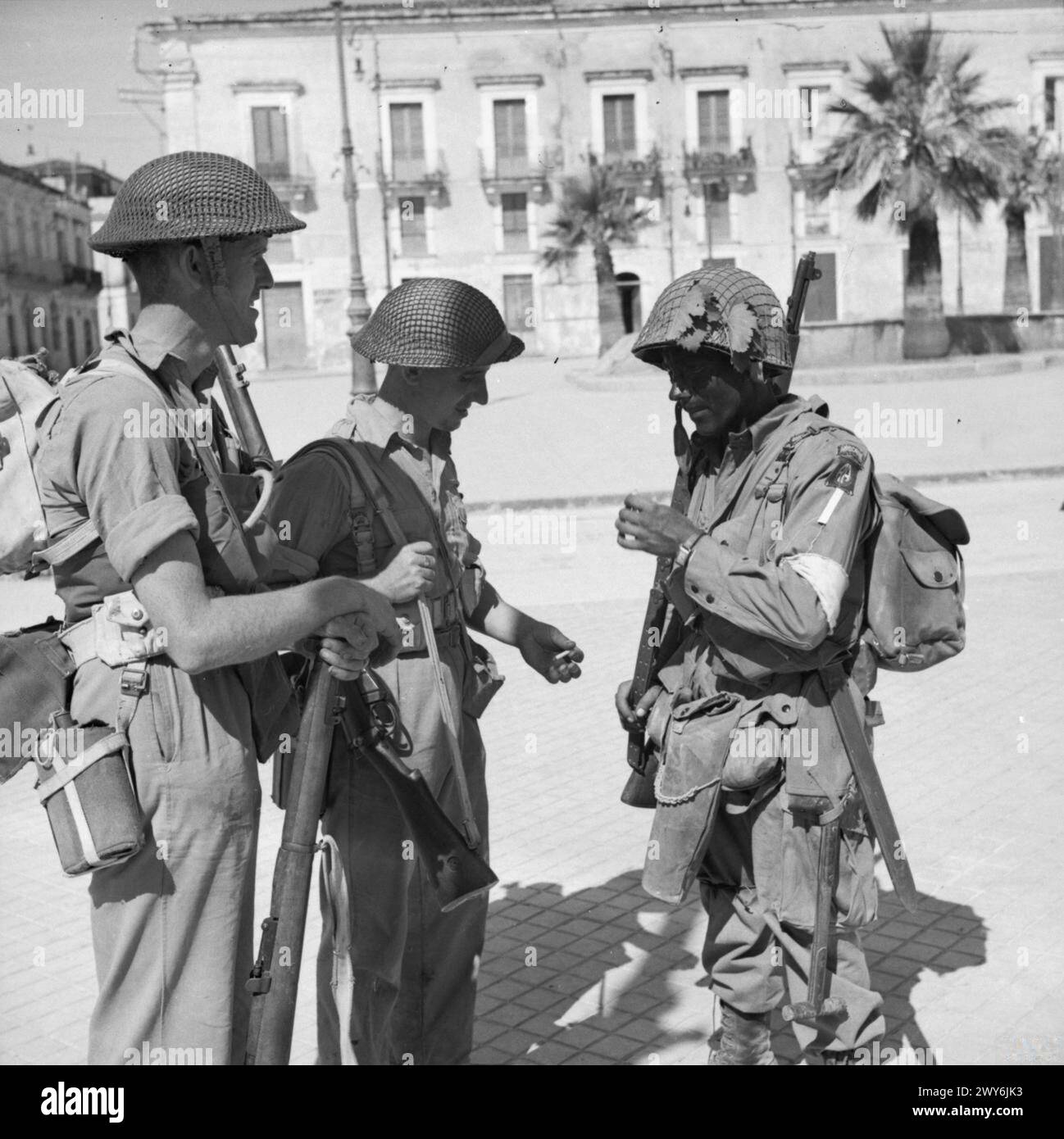 Paratrooper 1943 hi-res stock photography and images - Alamy