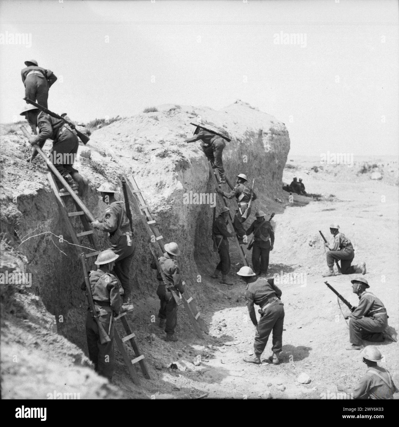 THE BRITISH ARMY IN TUNISIA 1943 - Infantry demonstrate how they used ...