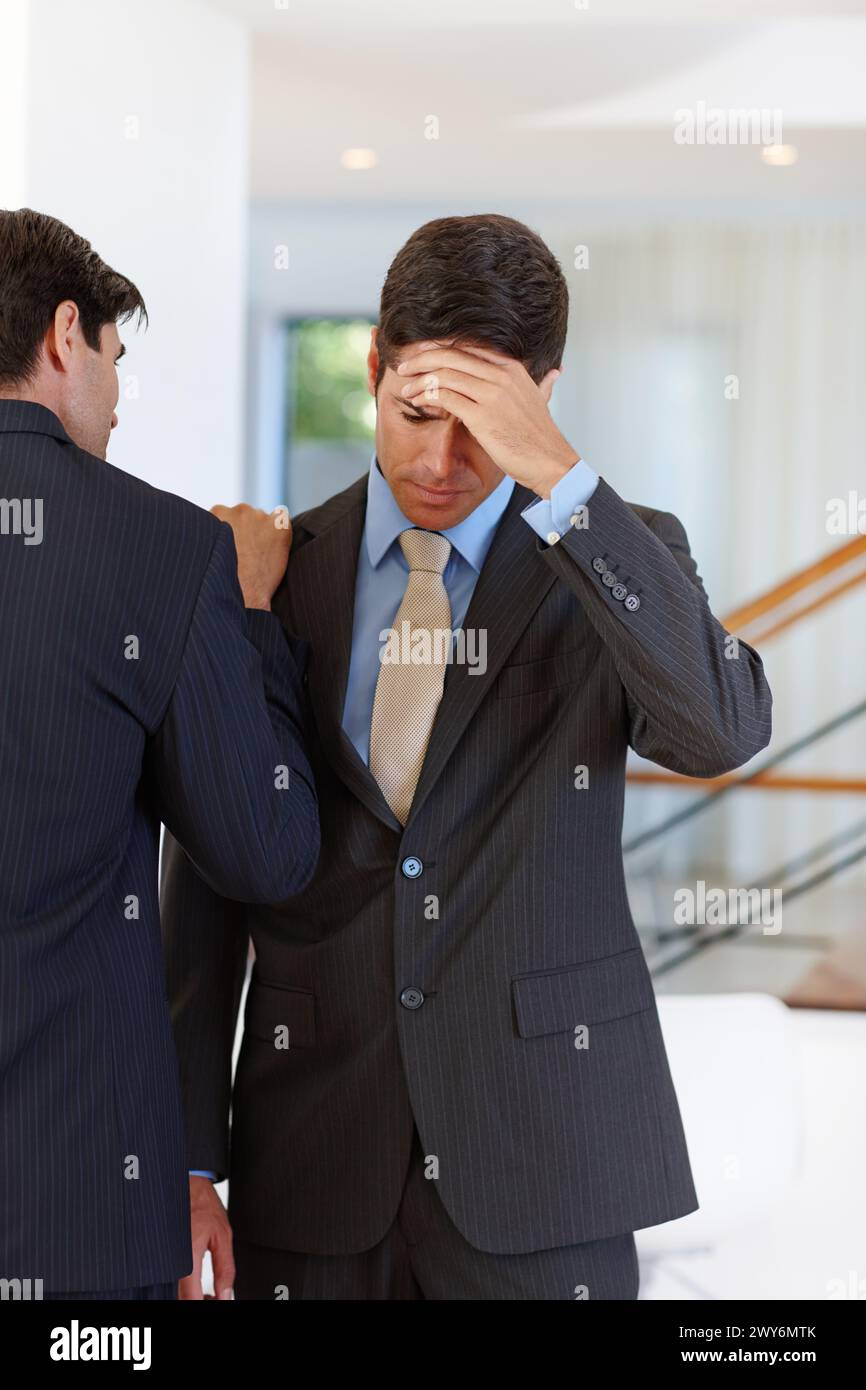 Business men console together hi-res stock photography and images - Alamy