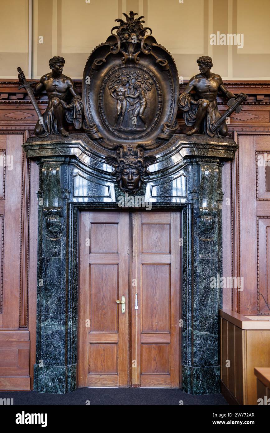 Nuremberg, Germany. 04th Apr, 2024. View of the entrance door to the historic jury courtroom 600 in the 'Memorium Nuremberg Trials' in the Nuremberg Justice Building. From November 20, 1945 to October 1, 1946, the 'main war crimes trial' of the International Military Tribunal against leading representatives of the National Socialist regime took place in Hall 600 of the Nuremberg Justice Building. Credit: Daniel Karmann/dpa/Alamy Live News Stock Photo