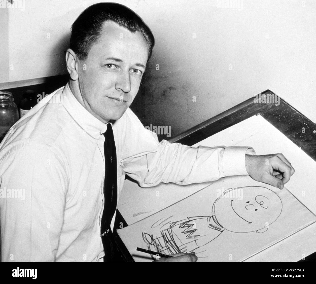 CHARLES SCHULTZ (1922-2000) American cartoonist drawing Charlie Brown in 1956 Stock Photo