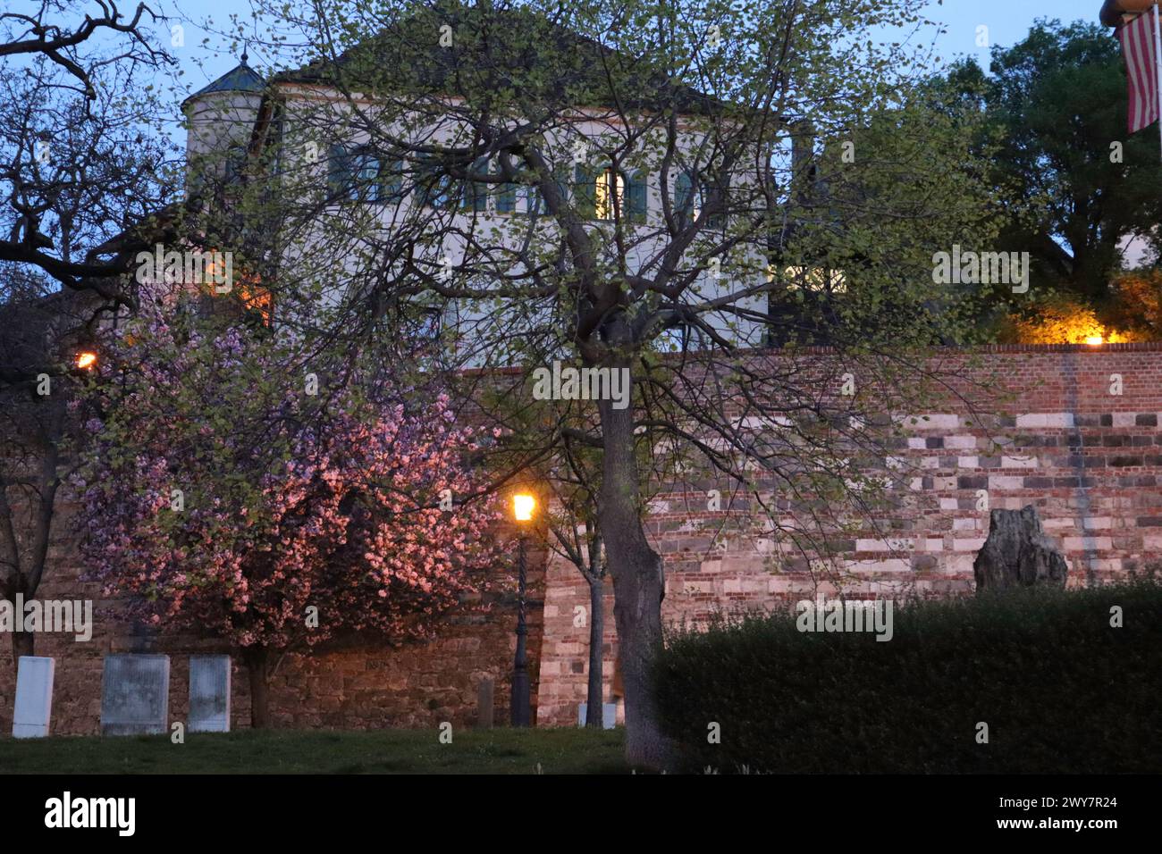 04 April 2024, Budapest Hungary Weather, In the evening on the streets of the capital, street photography.  Credit Ilona Barna BIPHOTONEWS, Alamy Live News Stock Photo