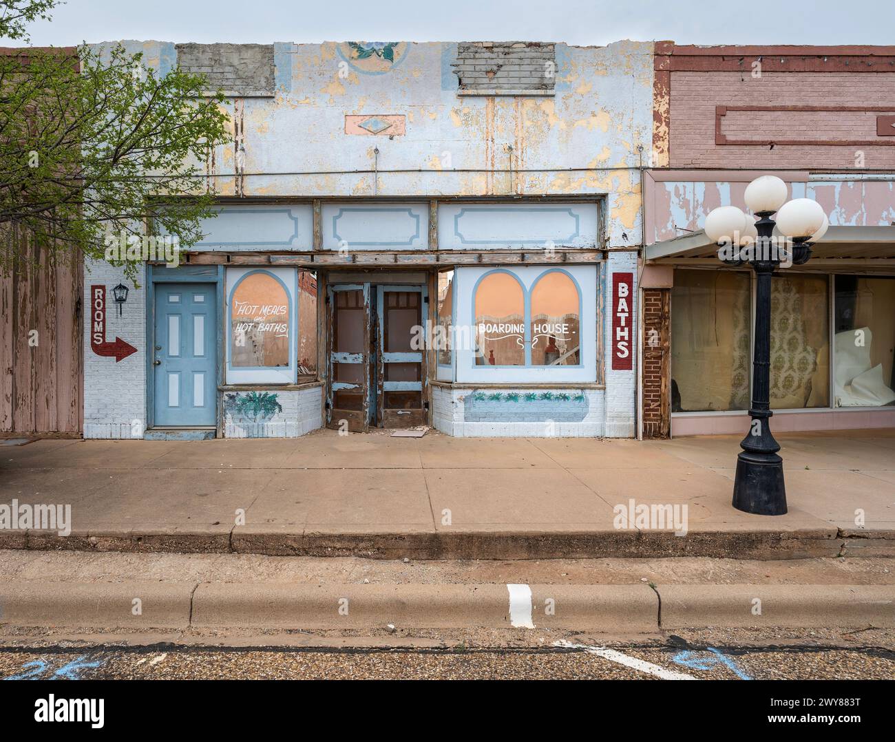 Old abandoned rooming house in downtown Seagraves, Texas, USA Stock