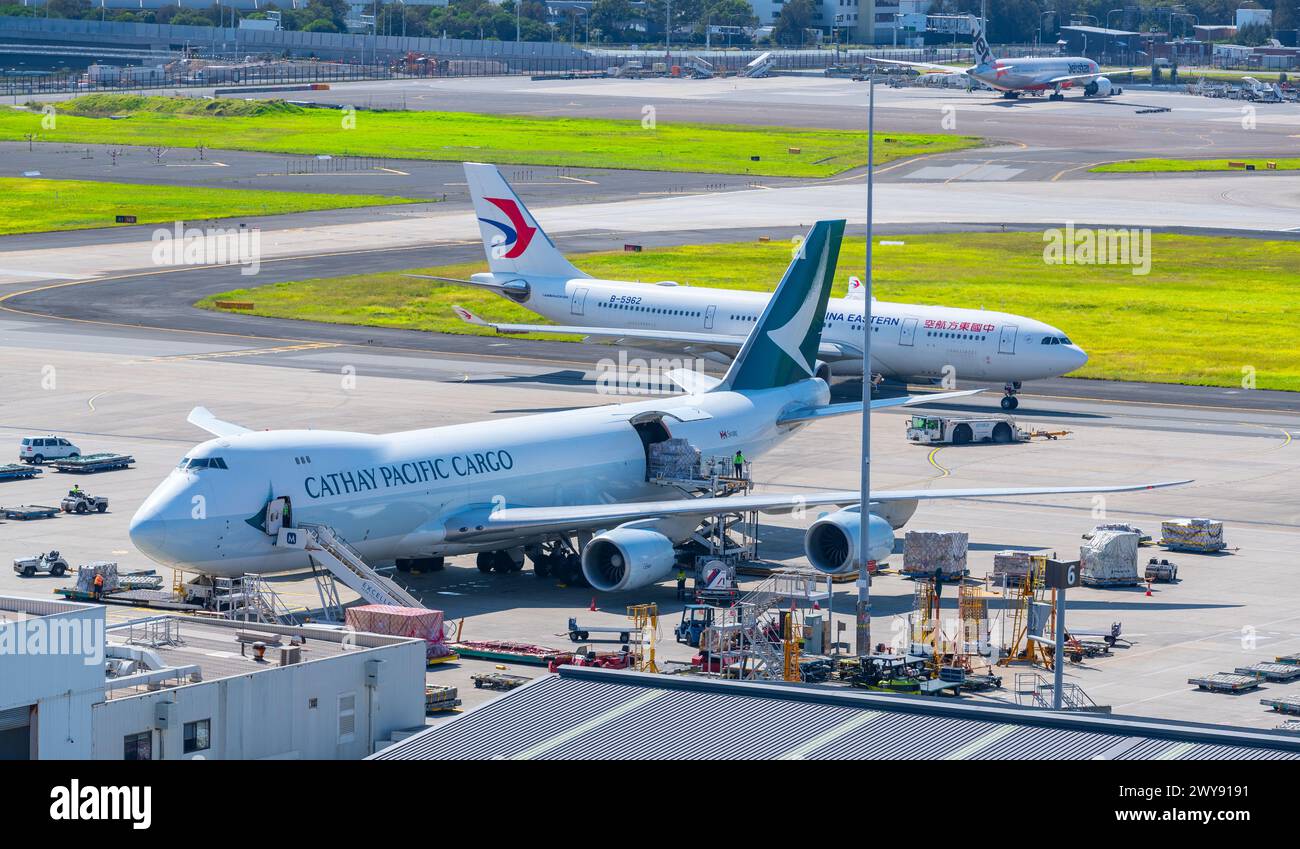A Cathay Pacific Cargo 747 jet being loaded at Sydney (Kingsford Smith ...