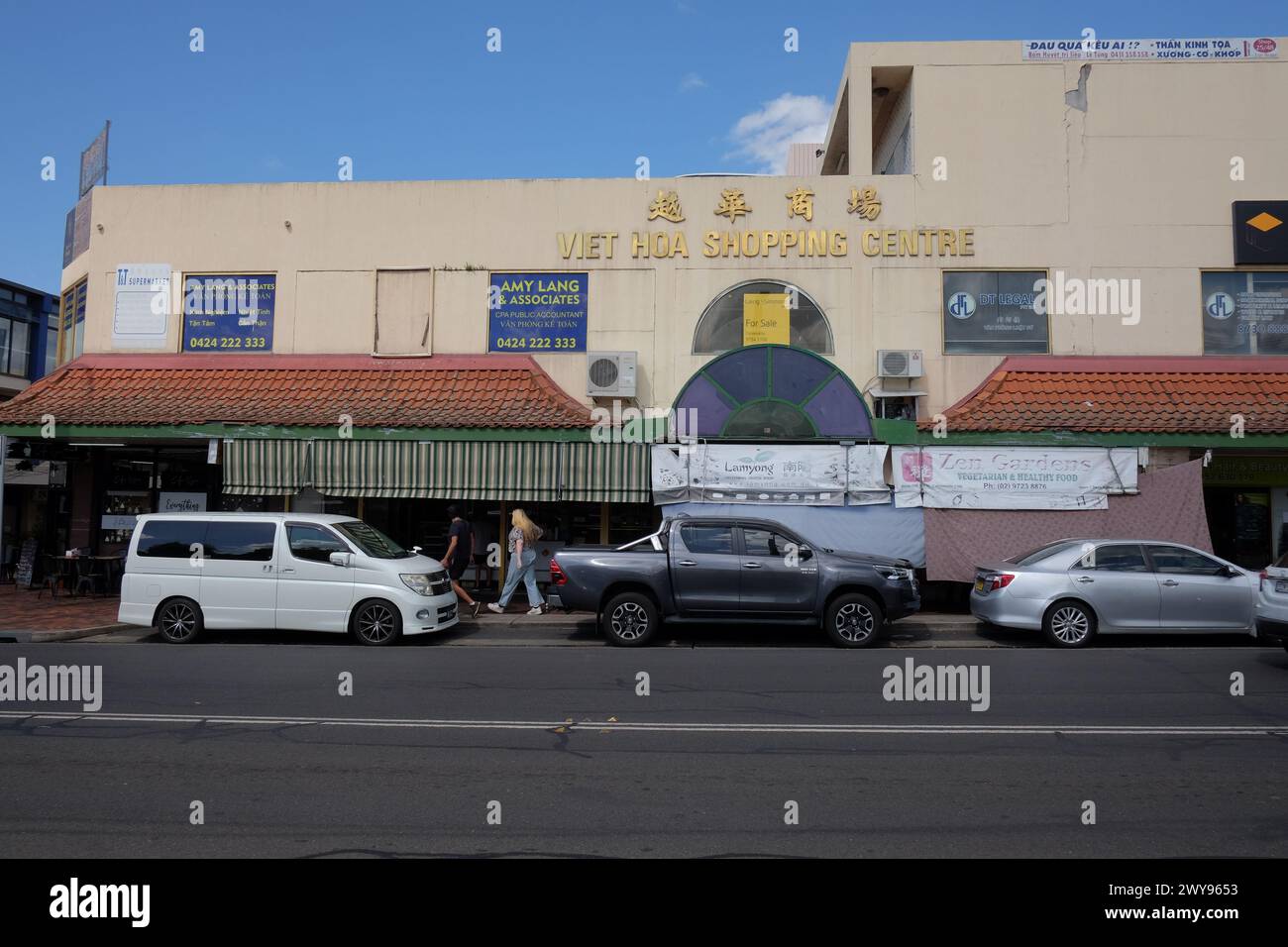 Viet Hoa Shopping Centre, street frontage with parked cars Asian fruit and vegetable markets in Cabramatta, Western Sydney Stock Photo