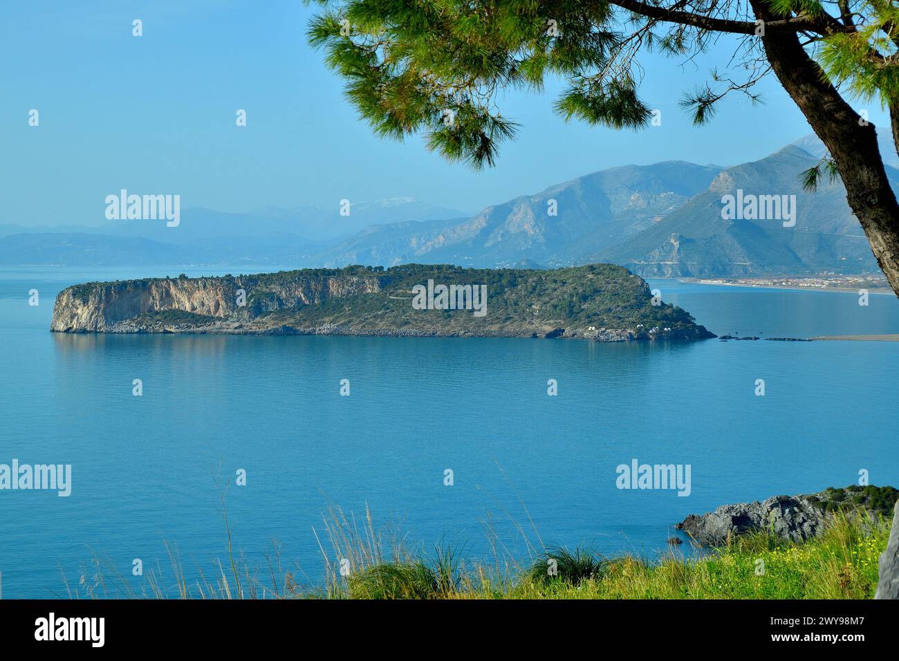 Isola di Dino vista dal Belvedere di San Nicola Arcella (CS) Stock Photo