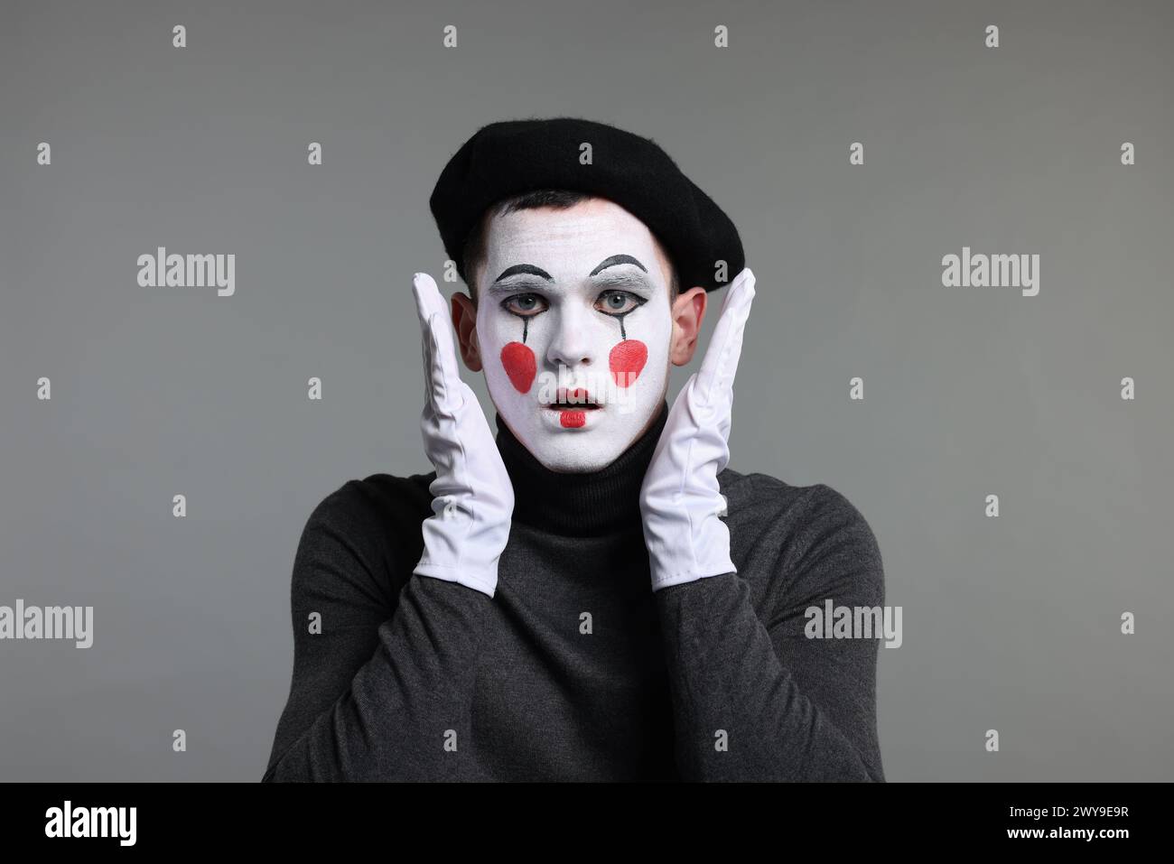 Grey mime artist hi res stock photography and images Alamy