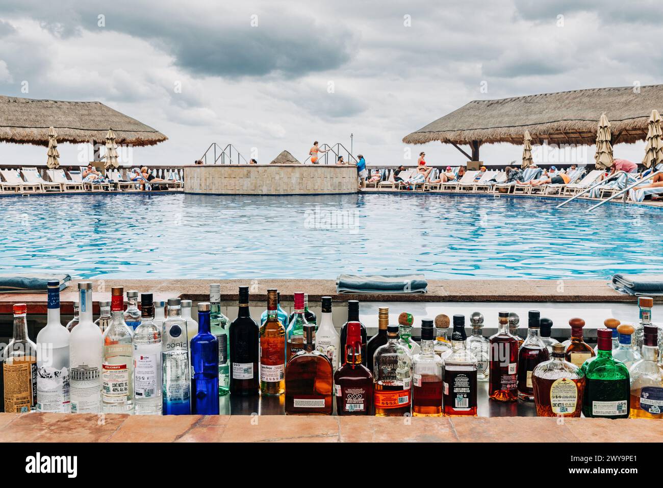 Poolside bar with liquor bottles at Cancun resort Stock Photo