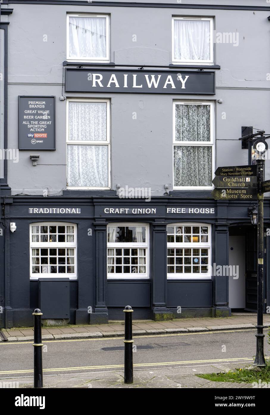 The Railway Hotel - a Craft Union public house - Fore Street, Saltash, Cornwall, England, UK Stock Photo