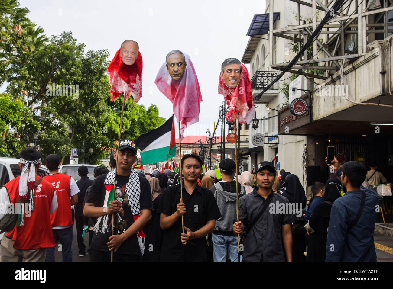 Bandung, West Java, Indonesia. 5th Apr, 2024. People carry photos of ...