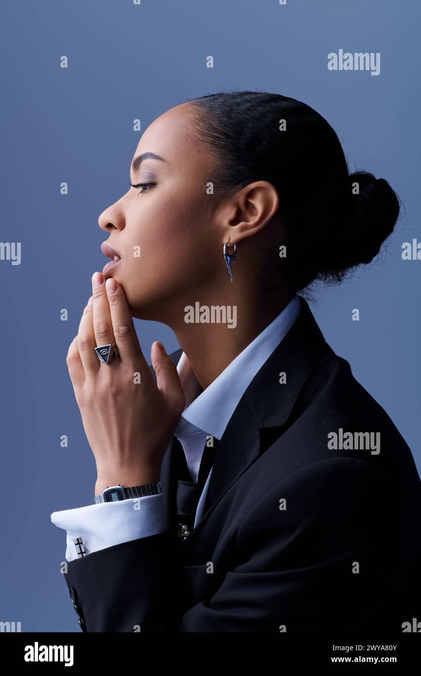 Elegantly dressed black woman hi-res stock photography and images - Alamy