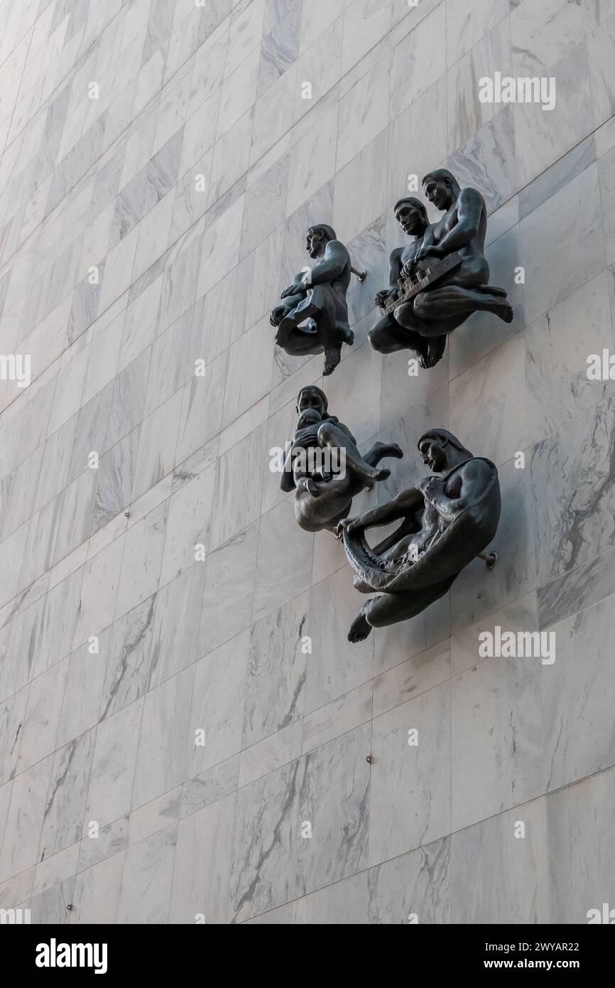 ROCHESTER, MN – 14 DEC 2023: Sculptures on an exterior wall of the Mayo Building in Minnesota. Stock Photo