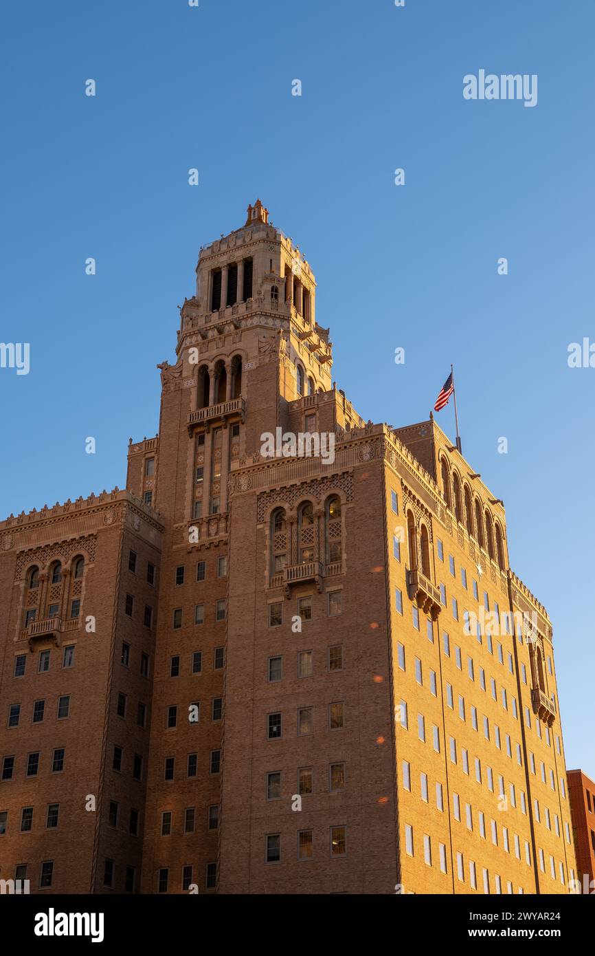ROCHESTER, MN – 14 DEC 2023: Mayo Clinic Plummer Building, an landmark historic edifice with ornate architecture and bell tower, is seen in morning li Stock Photo