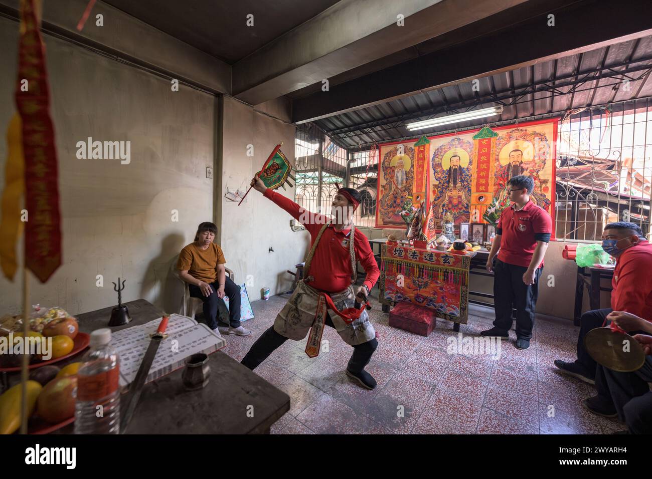 Temple priest taiwan hi-res stock photography and images - Alamy