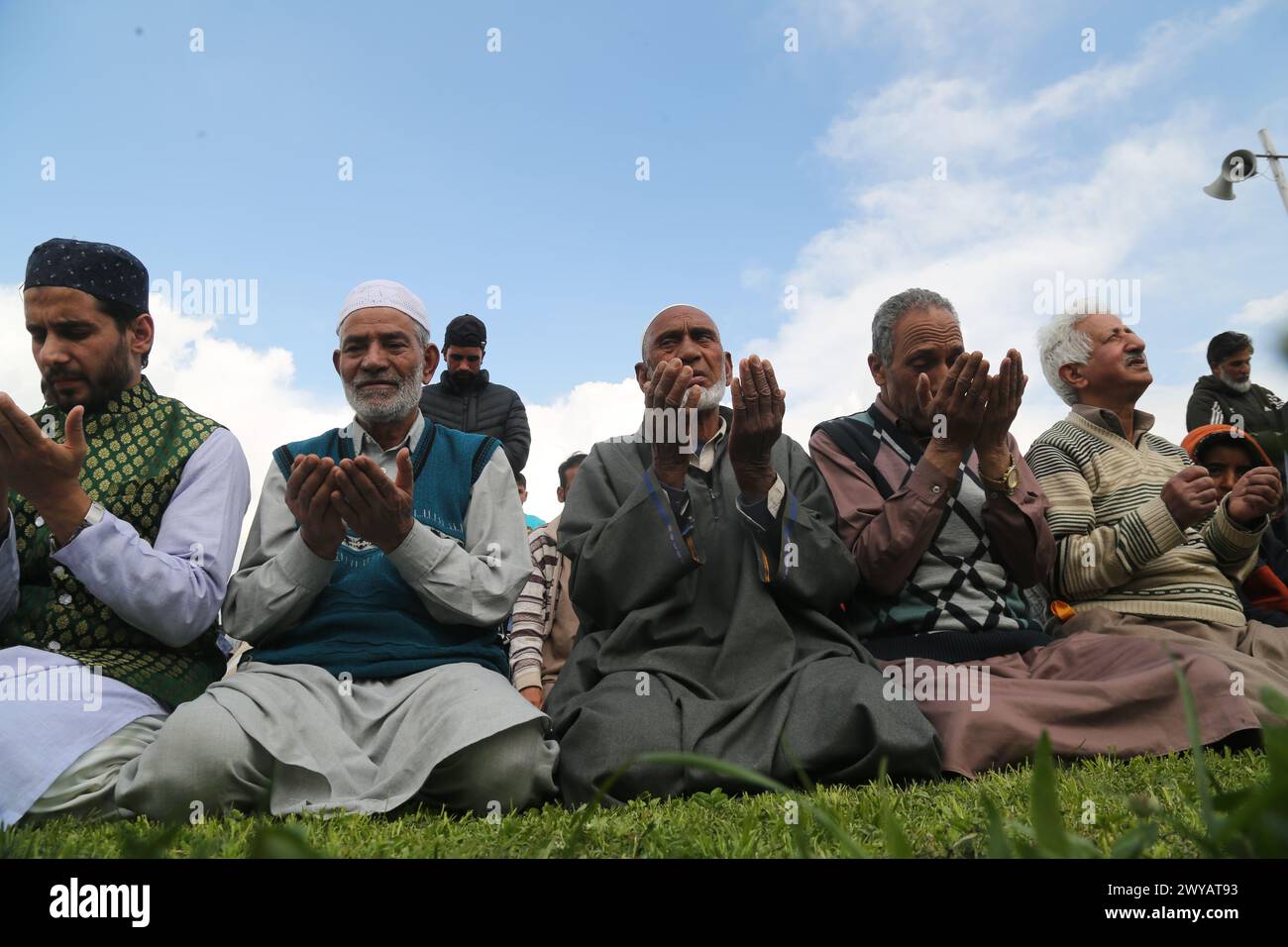 Srinagar, Jammu And Kashmir, India. 5th Apr, 2024. Jumat-ul-Vida, the last Friday of the holy month of Ramzan, is being observed today with religious fervor and gaiety across Jammu and Kashmir. Thousands of worshippers offer Jumat-ul-Vida prayers at Dargah Hazratbal in Srinagar. (Credit Image: © Nisar Ul Haq/Pacific Press via ZUMA Press Wire) EDITORIAL USAGE ONLY! Not for Commercial USAGE! Stock Photo