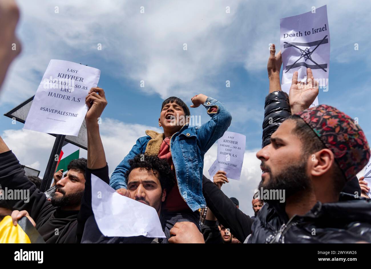A Muslim boy shout Pro-Palestinian and Anti Israel slogans as Muslims ...