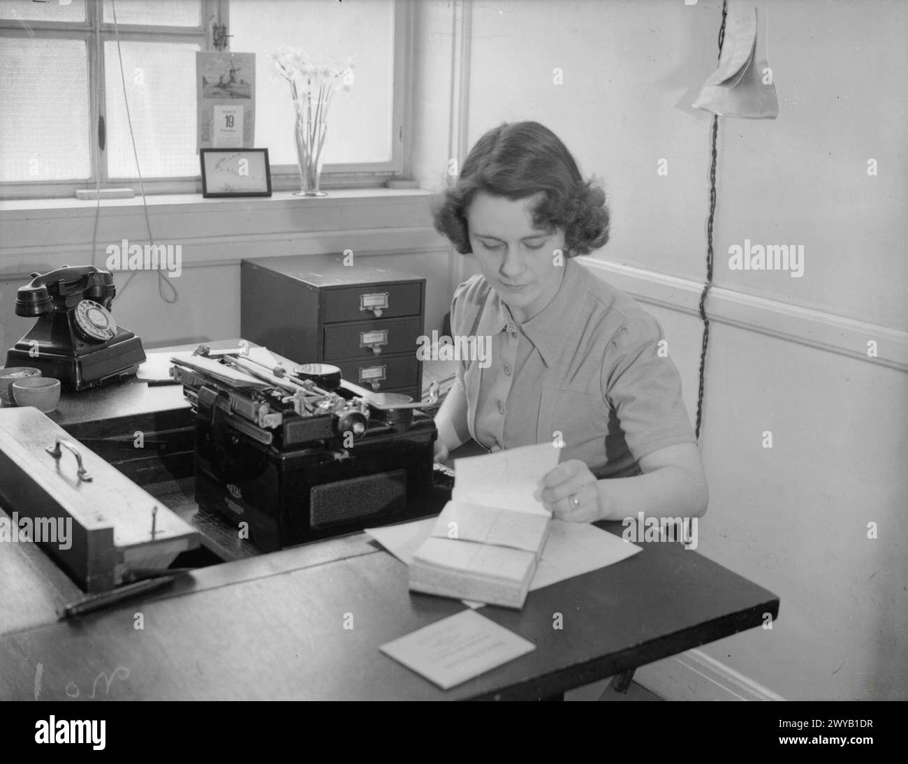 NIGHT SCHOOL GIRL: EVENING CLASSES IN WARTIME LONDON, C 1940 - Mrs ...