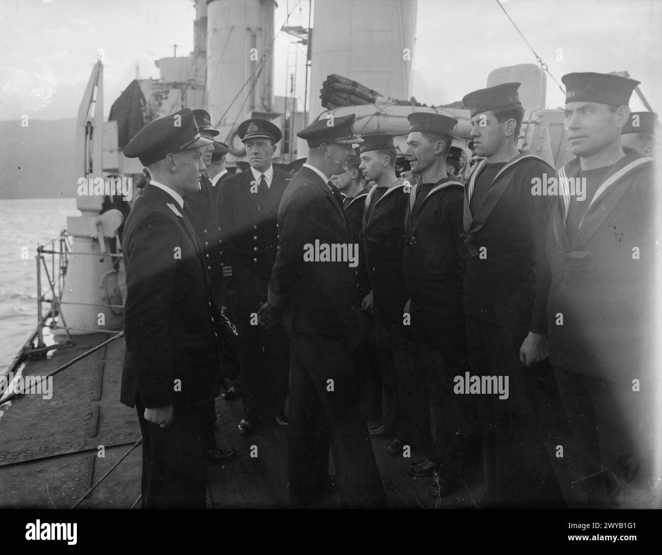PREPARATIONS FOR NORWEGIAN OPERATIONS. OCTOBER 1941, ON BOARD THE DESTROYER HMS BEDOUIN. HMS VICTORIOUS AND HMS KING GEORGE V ALONG WITH ESCORTING DESTROYERS DURING SEVERAL DAYS OF PREPARATION FOR NORWEGIAN OPERATIONS. - Captain D6, Captain Donald Keppel Bain, RN, inspecting crew on board the destroyer HMS BEDOUIN. , Stock Photo