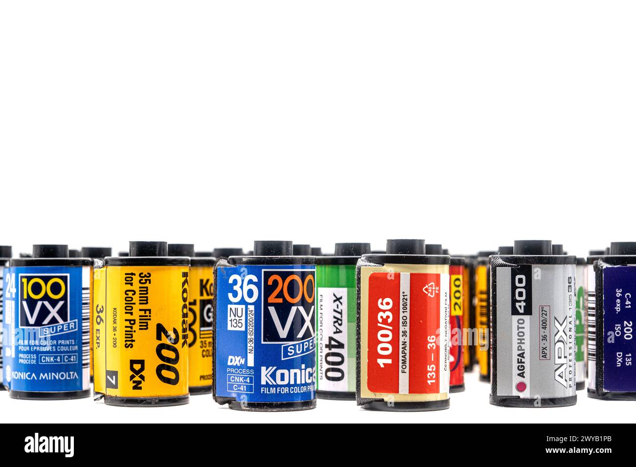 Lot Of 100 Used Empty 35mm Film Canisters – Fuji, Kodak, Generic (Mixed Colors/Brands)