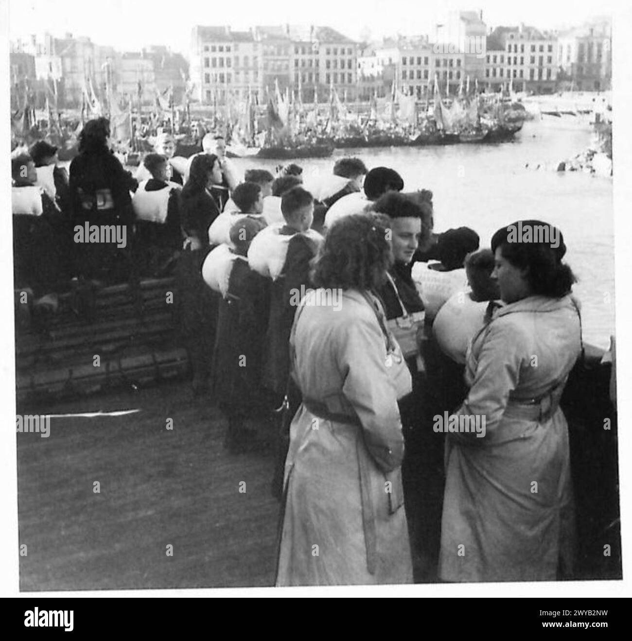 EVACUATION OF DUTCH CHILDREN TO ENGLAND - Original wartime caption: The children gaze with interest as the ship leaves the continental port. Photographic negative , British Army, 21st Army Group Stock Photo