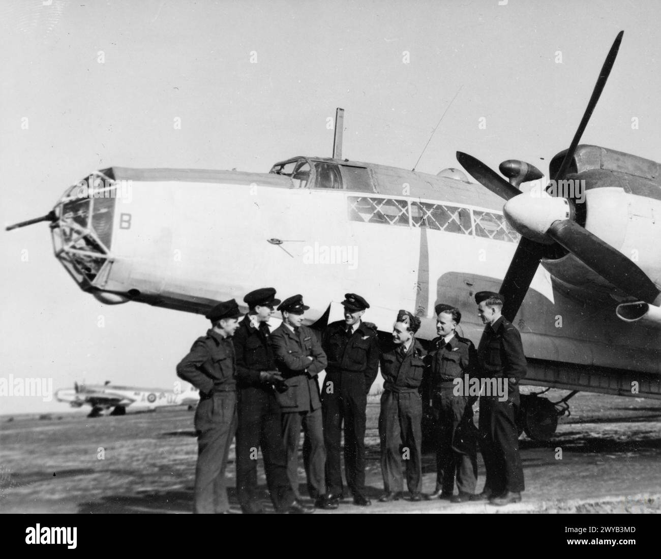 ROYAL AIR FORCE 1939-1945: COASTAL COMMAND - A Warwick V crew of No 179 Squadron, Royal Air Force at St Eval, April 1945. From left to right: Flying Officer R E Crighton RAAF, Flight Lieutenant W M O'Dwyer RAAF, Flying Officer G R Leighton RAAF, Flying Officer C A Donnelly RAAF, Sergeant B Braier RAF, Warrant Officer F W Appleton RAAFand Warrant Officer G R Clarke RAAF. , Royal Air Force, Royal Air Force Regiment, Sqdn, 179 Stock Photo