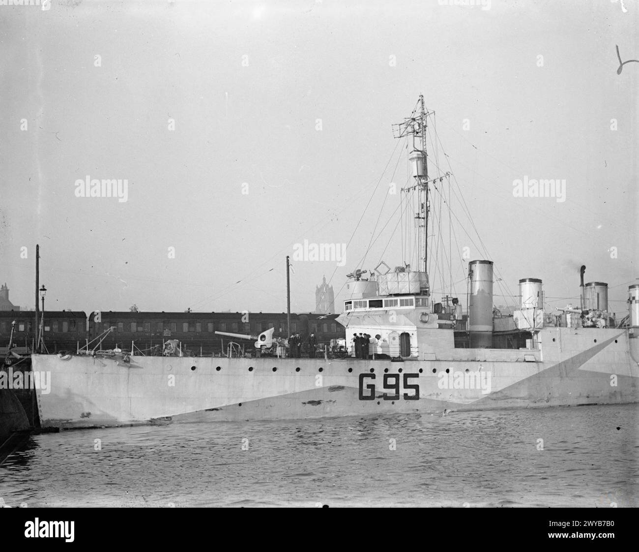 WITH HMS MONTGOMERY, EX-US DESTROYER. 20 NOVEMBER 1941, GOUROCK. - HMS ...